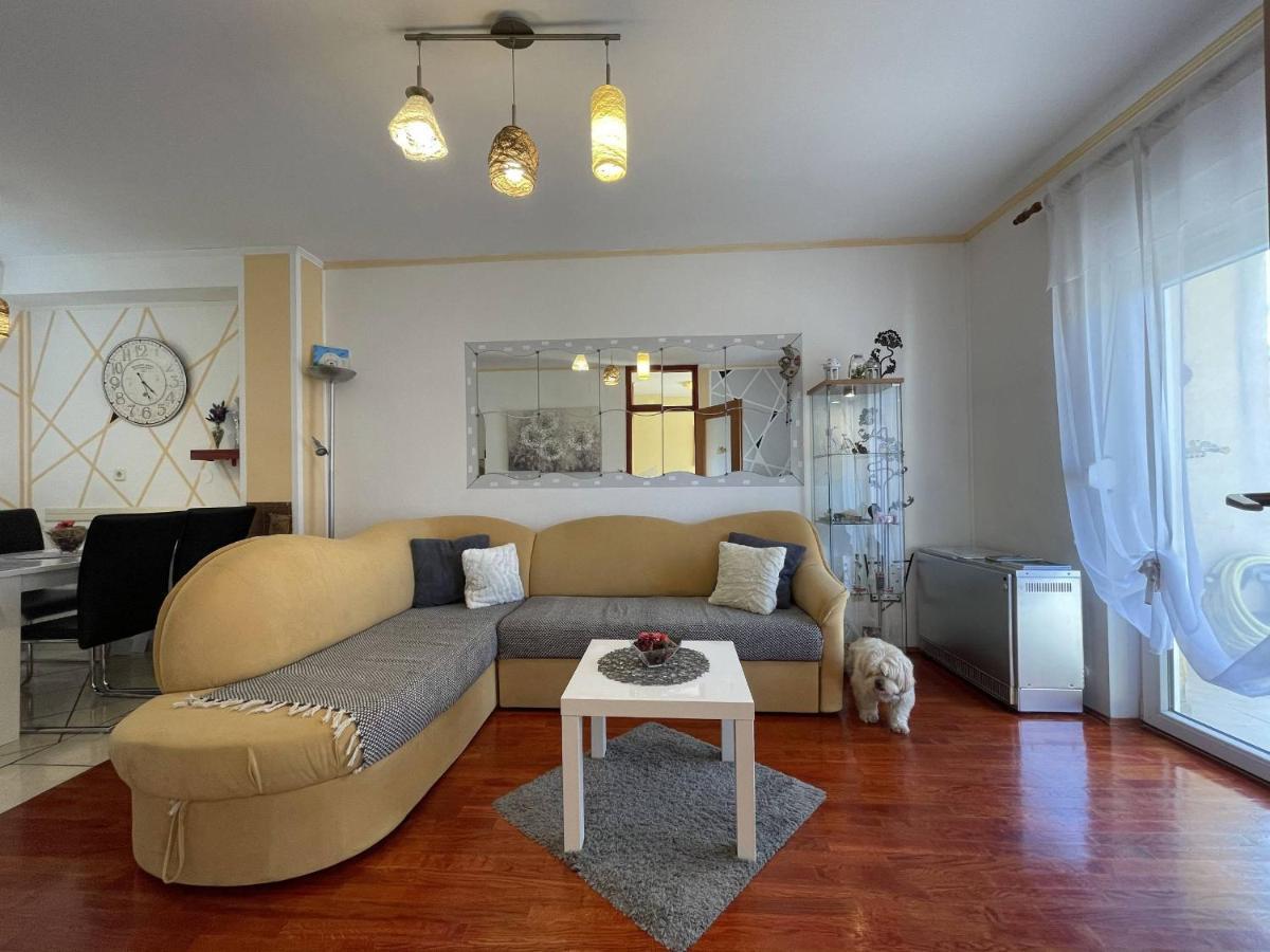 Apartment Malu Pola Esterno foto