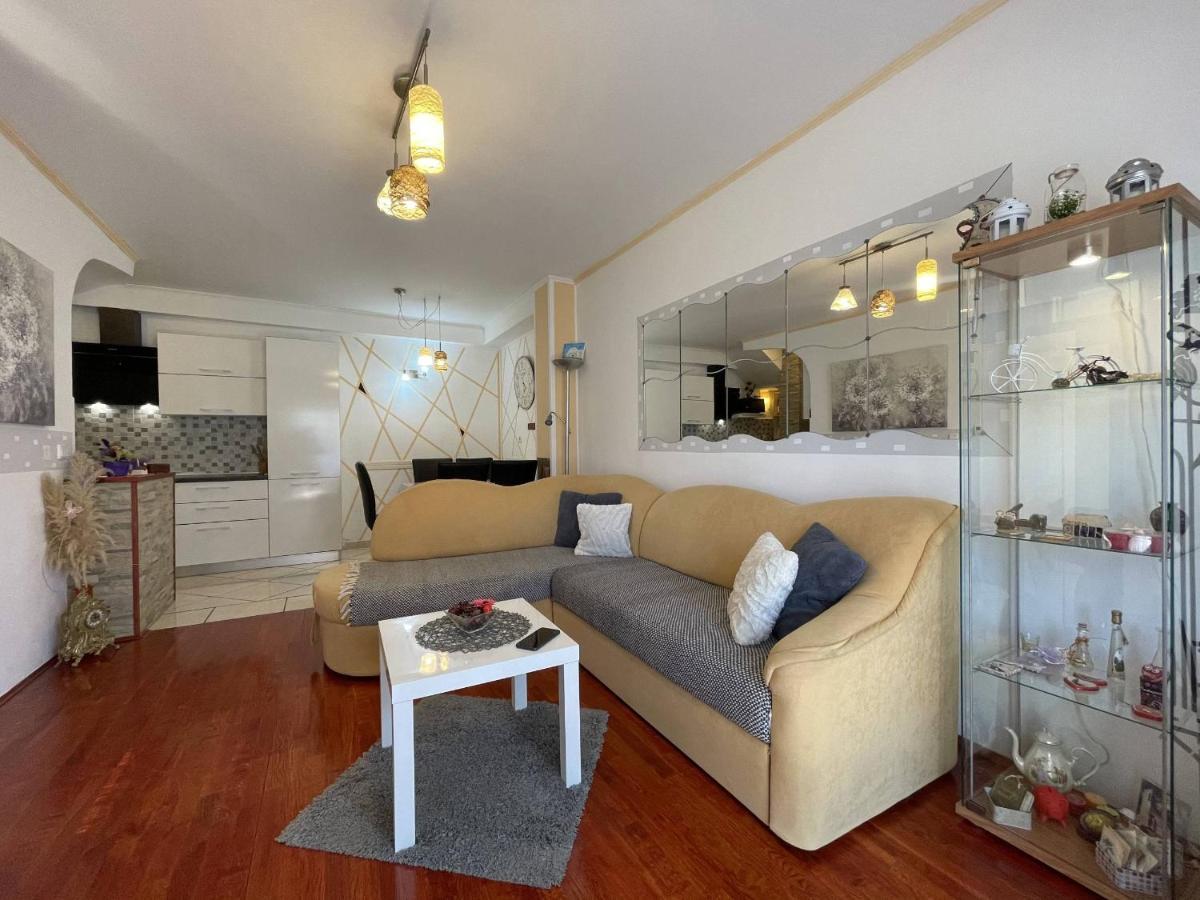 Apartment Malu Pola Esterno foto