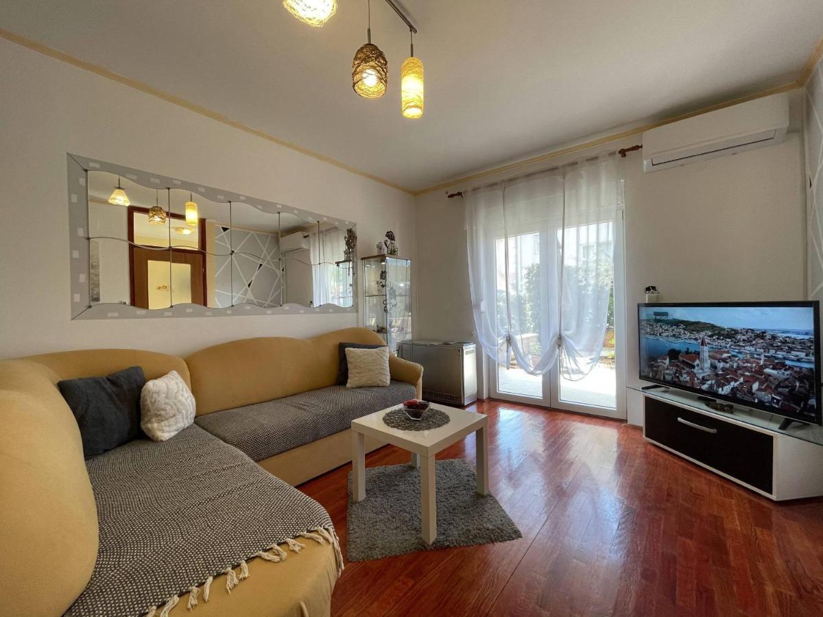 Apartment Malu Pola Esterno foto