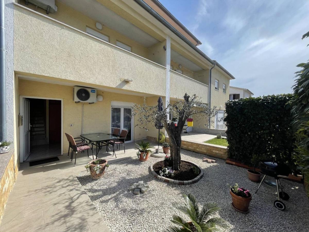 Apartment Malu Pola Esterno foto