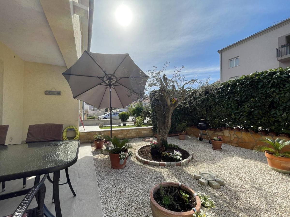 Apartment Malu Pola Esterno foto